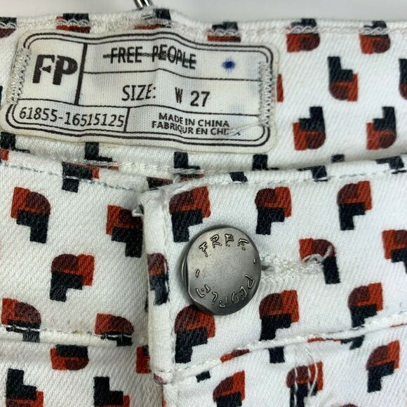Free People‎ Womens Size 27 Skinny Jeans Printed FP Logo White NWOT - Picture 2 of 6